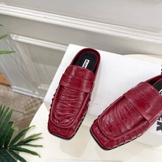 Jil Sander(吉尔·桑达)2026 春夏新品 JD极简褶皱方头平底半拖鞋————————JS作为 Jil Sander(吉尔·桑达)2026 春夏新品 JD极简褶皱方头平底半拖鞋————————JS作为