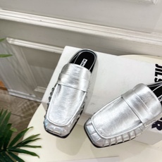 Jil Sander(吉尔·桑达)2026 春夏新品 JD极简褶皱方头平底半拖鞋————————JS作为 Jil Sander(吉尔·桑达)2026 春夏新品 JD极简褶皱方头平底半拖鞋————————JS作为