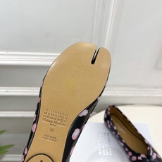 Maison Margiela· 马吉拉26𝐬𝐬 2026春夏新品MM6 复古分趾高跟凉鞋 —————— Maison Margiela· 马吉拉26𝐬𝐬 2026春夏新品MM6 复古分趾高跟凉鞋 ——————