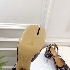 Maison Margiela· 马吉拉26𝐬𝐬 2026春夏新品MM6 复古分趾高跟凉鞋 —————— Maison Margiela· 马吉拉26𝐬𝐬 2026春夏新品MM6 复古分趾高跟凉鞋 ——————