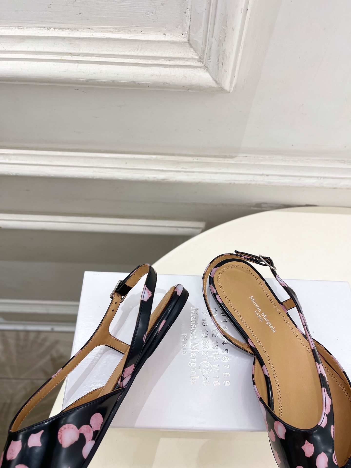 Maison Margiela· 马吉拉26𝐬𝐬 2026春夏新品MM6 复古分趾高跟凉鞋 —————— Maison Margiela· 马吉拉26𝐬𝐬 2026春夏新品MM6 复古分趾高跟凉鞋 ——————