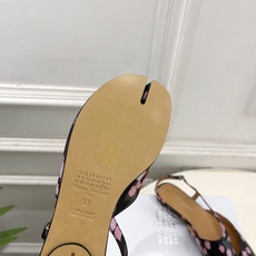 Maison Margiela· 马吉拉26𝐬𝐬 2026春夏新品MM6 复古分趾高跟凉鞋 —————— Maison Margiela· 马吉拉26𝐬𝐬 2026春夏新品MM6 复古分趾高跟凉鞋 ——————
