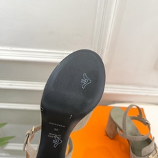 🐎𝐇𝐄𝐑𝐌𝐄* 爱玛仕 26𝐬𝐬 🌈2026春夏新品 专柜新款 金属H扣流苏防水台高跟凉鞋 系列〰鞋面: 🐎𝐇𝐄𝐑𝐌𝐄* 爱玛仕 26𝐬𝐬 🌈2026春夏新品 专柜新款 金属H扣流苏防水台高跟凉鞋 系列〰鞋面: