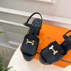 🐎𝐇𝐄𝐑𝐌𝐄* 爱玛仕 26𝐬𝐬 🌈2026春夏新品 专柜新款 金属H扣流苏防水台高跟凉鞋 系列〰鞋面: 🐎𝐇𝐄𝐑𝐌𝐄* 爱玛仕 26𝐬𝐬 🌈2026春夏新品 专柜新款 金属H扣流苏防水台高跟凉鞋 系列〰鞋面: