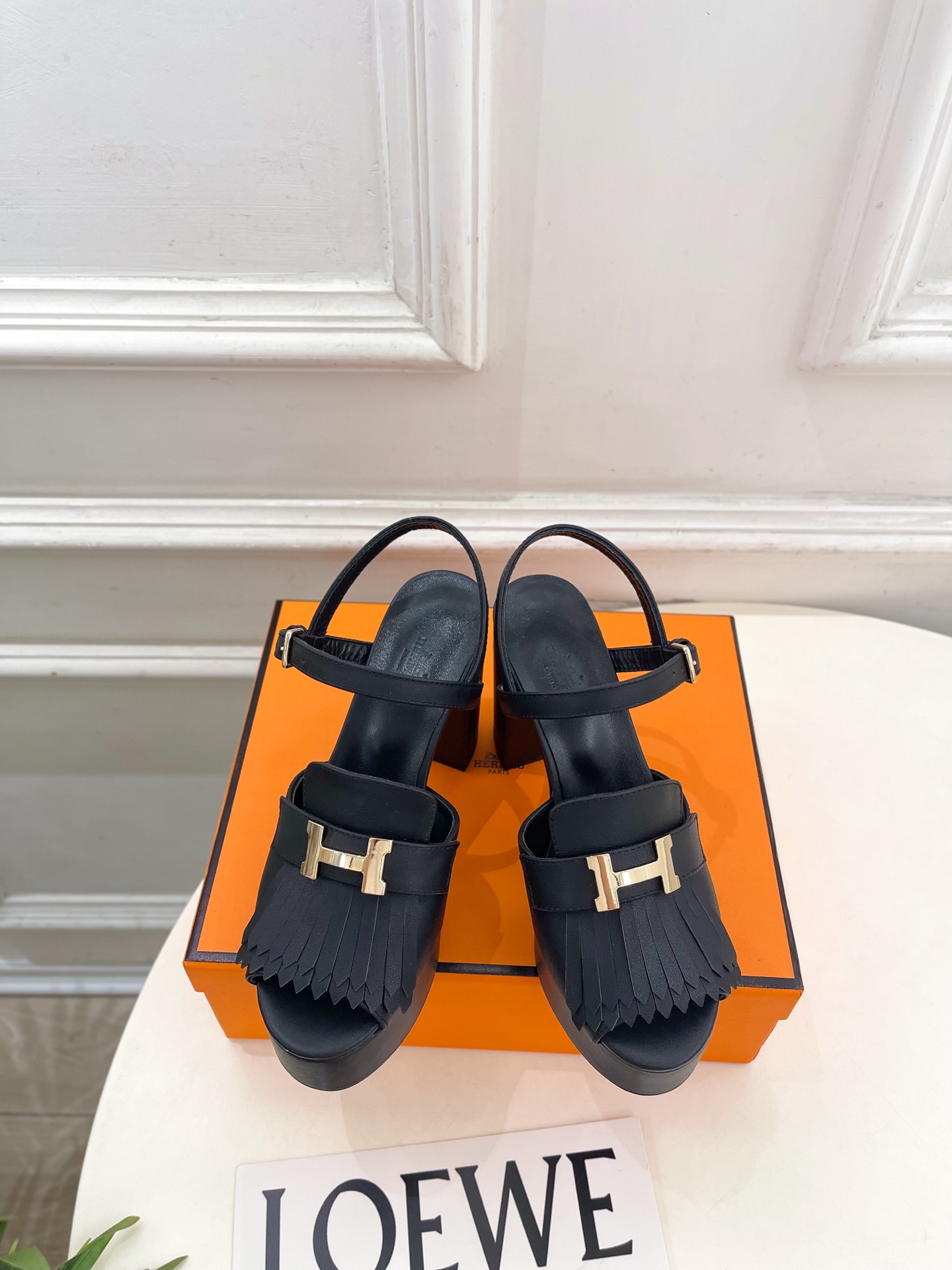 🐎𝐇𝐄𝐑𝐌𝐄* 爱玛仕 26𝐬𝐬 🌈2026春夏新品 专柜新款 金属H扣流苏防水台高跟凉鞋 系列〰鞋面：