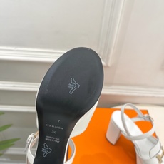 🐎𝐇𝐄𝐑𝐌𝐄* 爱玛仕 26𝐬𝐬 🌈2026春夏新品 专柜新款 金属H扣流苏防水台高跟凉鞋 系列〰鞋面: 🐎𝐇𝐄𝐑𝐌𝐄* 爱玛仕 26𝐬𝐬 🌈2026春夏新品 专柜新款 金属H扣流苏防水台高跟凉鞋 系列〰鞋面: