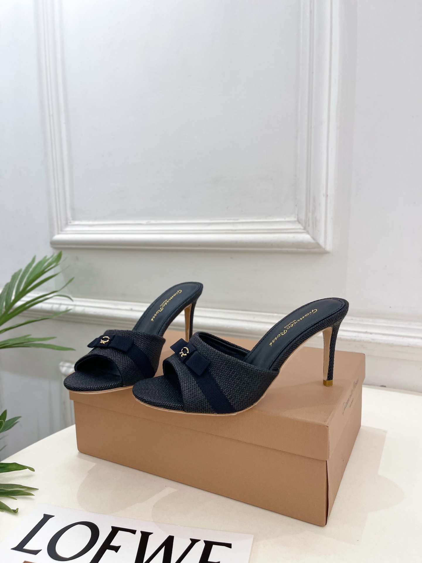 Gianvito Rossi｜吉安维托·罗西  26𝐬𝐬2026春夏新品 GR亚麻编织蝴蝶结平底 高跟拖