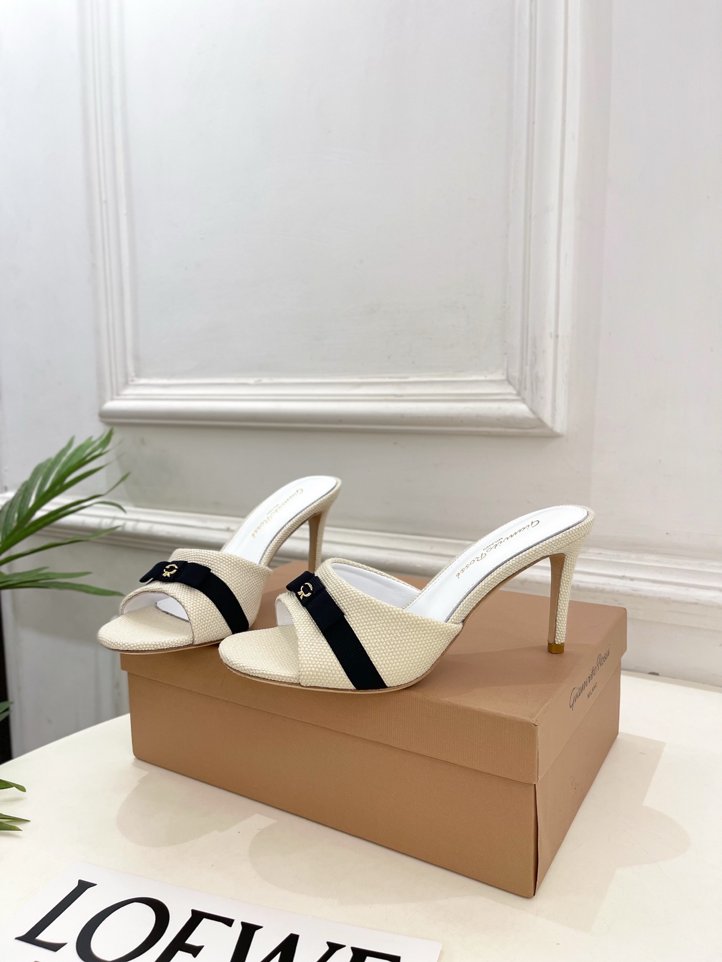Gianvito Rossi｜吉安维托·罗西  26𝐬𝐬2026春夏新品 GR亚麻编织蝴蝶结平底 高跟拖