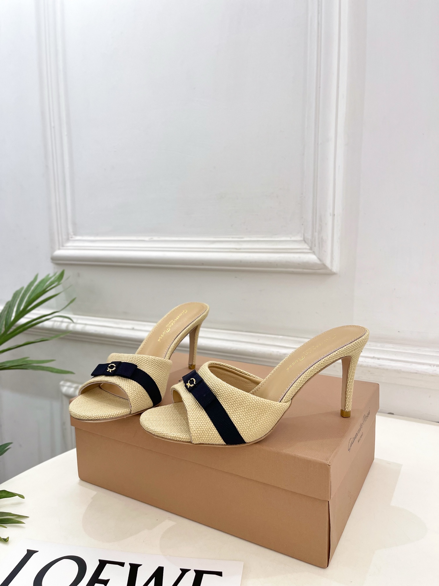 Gianvito Rossi｜吉安维托·罗西  26𝐬𝐬2026春夏新品 GR亚麻编织蝴蝶结平底 高跟拖
