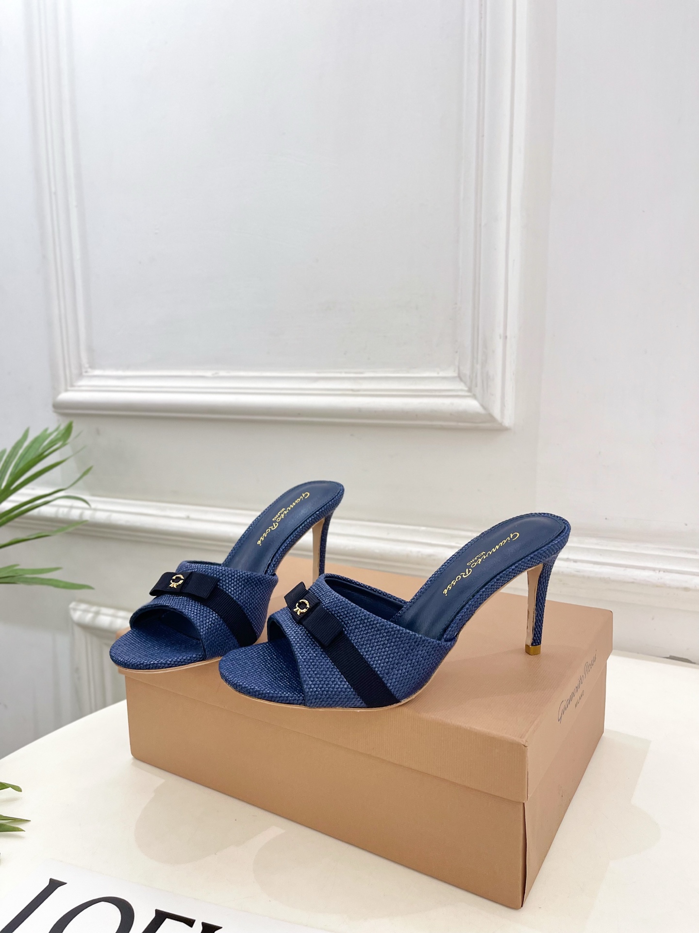 Gianvito Rossi｜吉安维托·罗西  26𝐬𝐬2026春夏新品 GR亚麻编织蝴蝶结平底 高跟拖