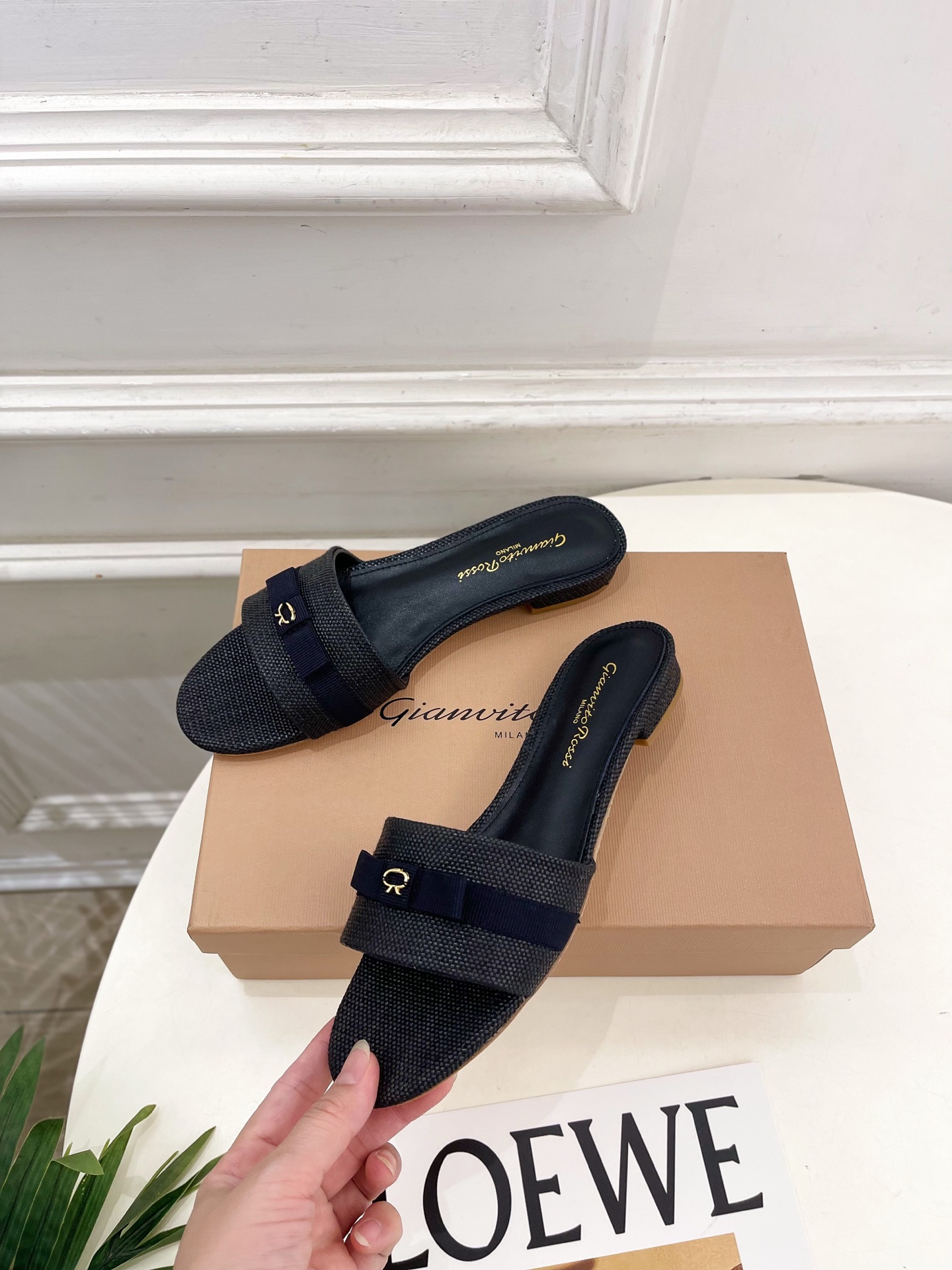 Gianvito Rossi｜吉安维托·罗西  26𝐬𝐬2026春夏新品 GR亚麻编织蝴蝶结平底 高跟拖