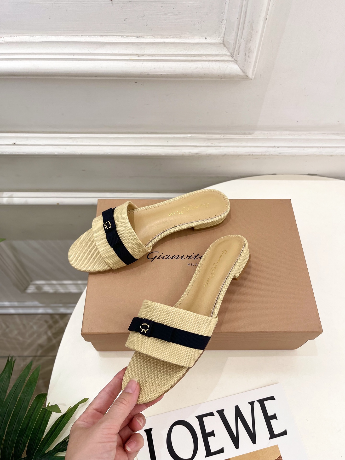 Gianvito Rossi｜吉安维托·罗西  26𝐬𝐬2026春夏新品 GR亚麻编织蝴蝶结平底 高跟拖