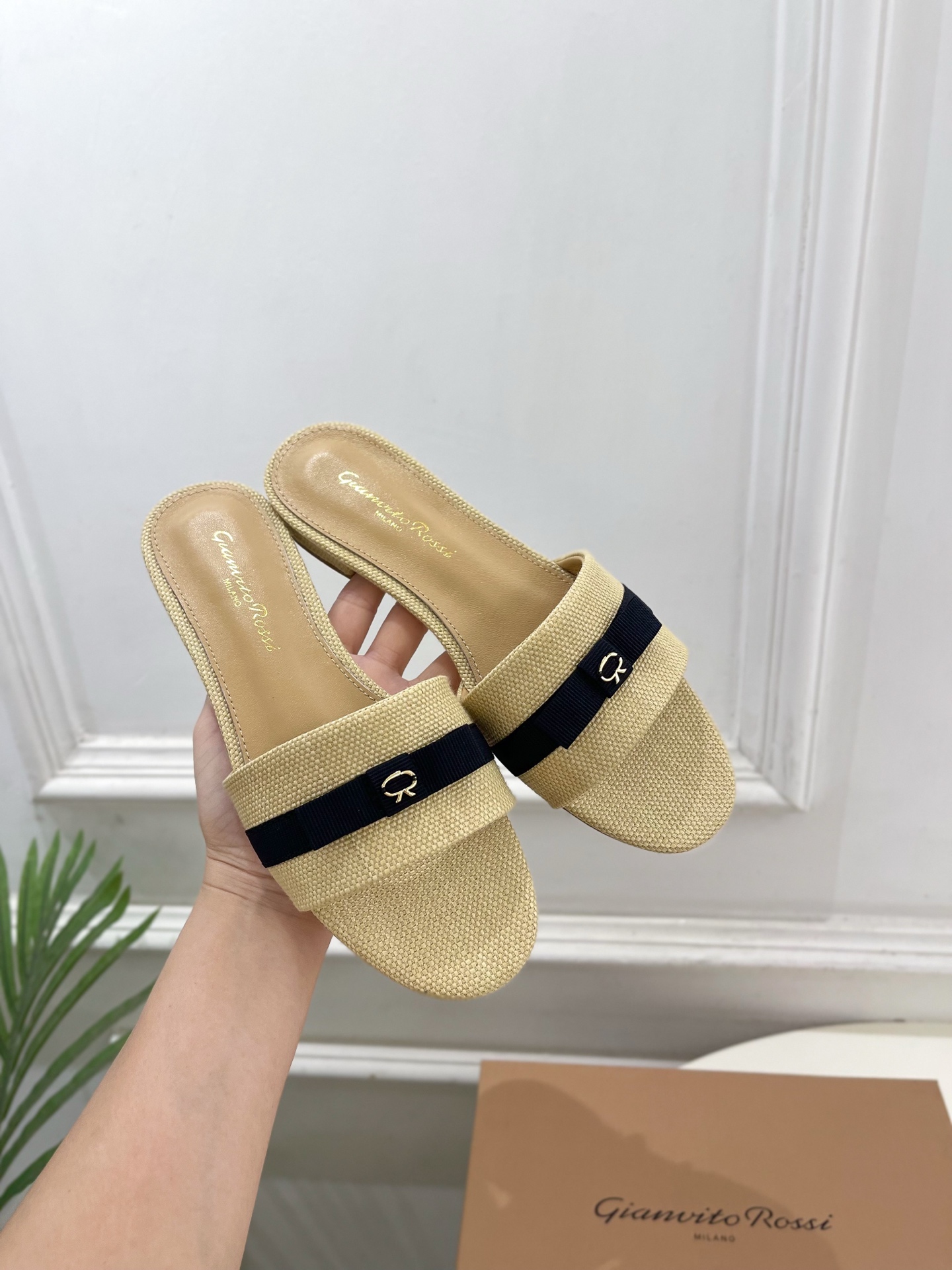 Gianvito Rossi｜吉安维托·罗西  26𝐬𝐬2026春夏新品 GR亚麻编织蝴蝶结平底 高跟拖