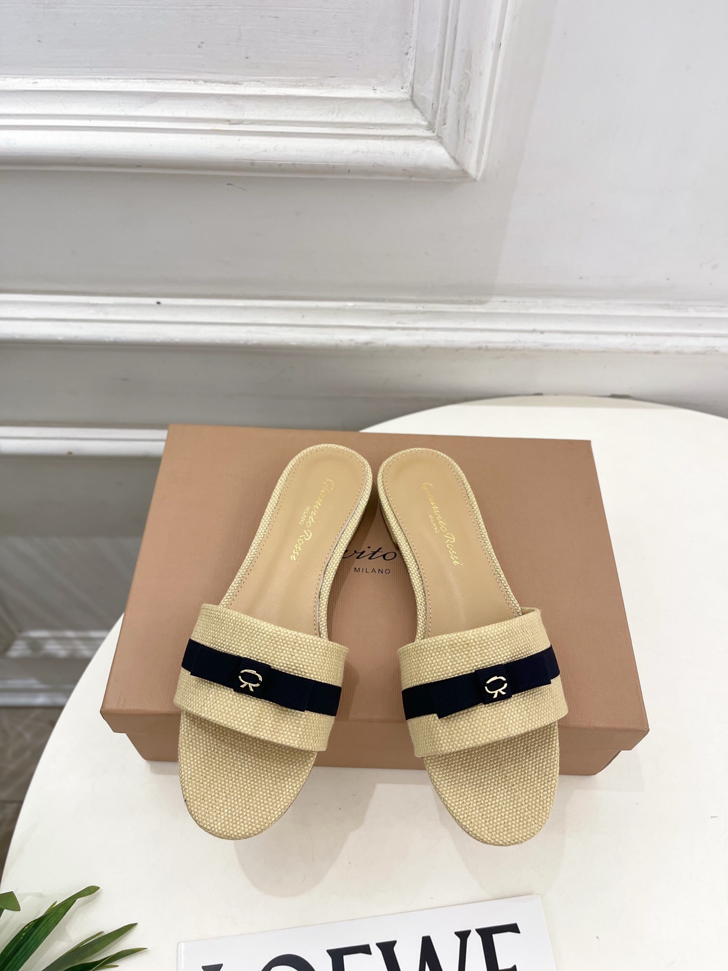 Gianvito Rossi｜吉安维托·罗西  26𝐬𝐬2026春夏新品 GR亚麻编织蝴蝶结平底 高跟拖