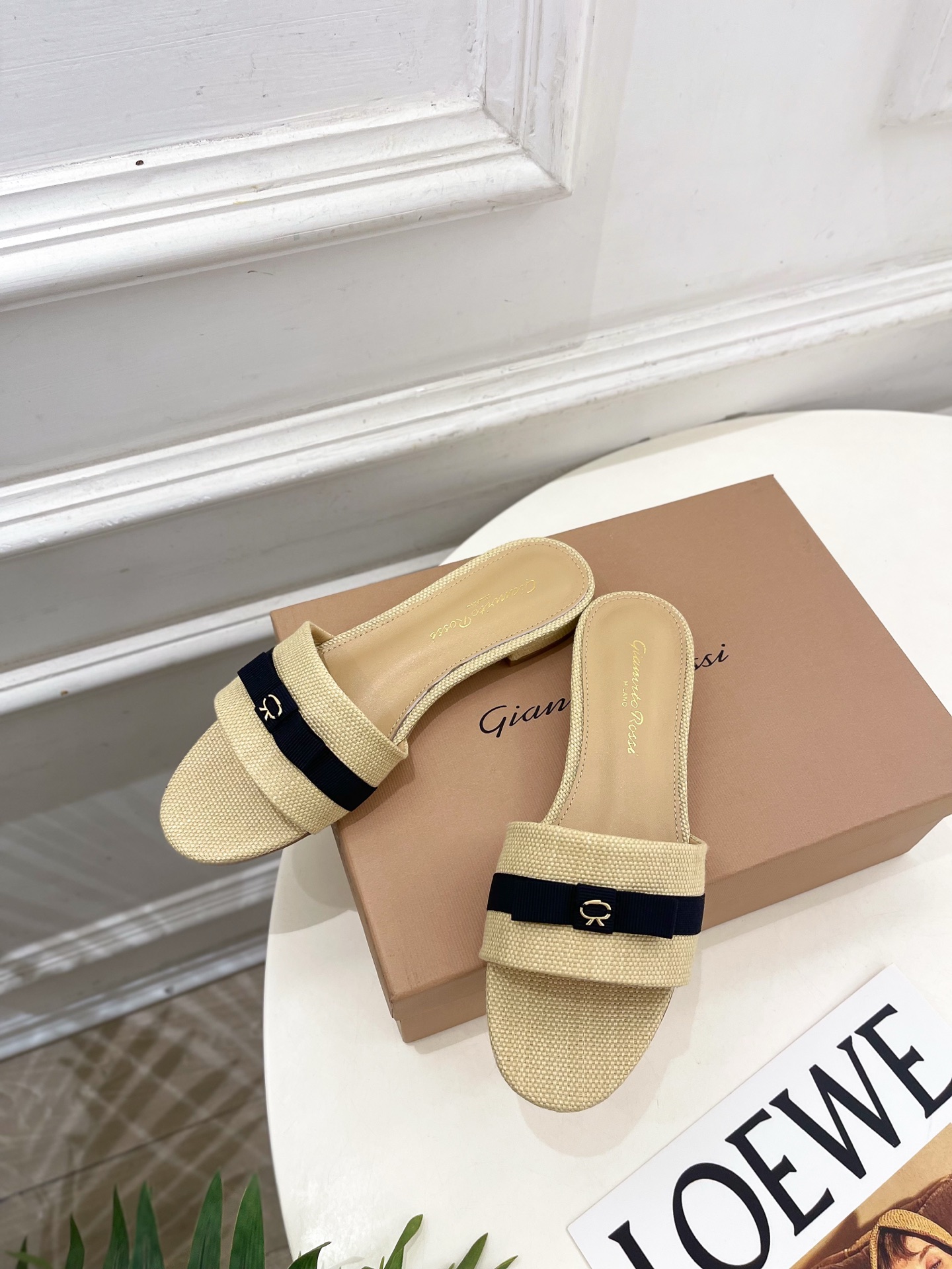 Gianvito Rossi｜吉安维托·罗西  26𝐬𝐬2026春夏新品 GR亚麻编织蝴蝶结平底 高跟拖