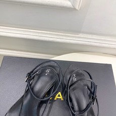 ALAÏA 阿莱亚26𝐬𝐬 2026春夏新品 秀场同款 最新透明水晶坡跟夹脚凉鞋—————————Al ALAÏA 阿莱亚26𝐬𝐬 2026春夏新品 秀场同款 最新透明水晶坡跟夹脚凉鞋—————————Al