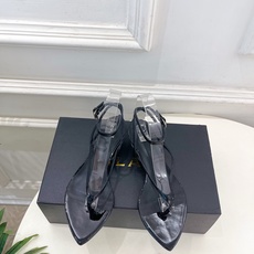 ALAÏA 阿莱亚26𝐬𝐬 2026春夏新品 秀场同款 最新透明水晶坡跟夹脚凉鞋—————————Al ALAÏA 阿莱亚26𝐬𝐬 2026春夏新品 秀场同款 最新透明水晶坡跟夹脚凉鞋—————————Al