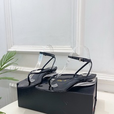 ALAÏA 阿莱亚26𝐬𝐬 2026春夏新品 秀场同款 最新透明水晶坡跟夹脚凉鞋—————————Al ALAÏA 阿莱亚26𝐬𝐬 2026春夏新品 秀场同款 最新透明水晶坡跟夹脚凉鞋—————————Al