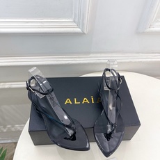 ALAÏA 阿莱亚26𝐬𝐬 2026春夏新品 秀场同款 最新透明水晶坡跟夹脚凉鞋—————————Al ALAÏA 阿莱亚26𝐬𝐬 2026春夏新品 秀场同款 最新透明水晶坡跟夹脚凉鞋—————————Al