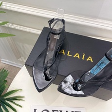 ALAÏA 阿莱亚26𝐬𝐬 2026春夏新品 秀场同款 最新透明水晶坡跟夹脚凉鞋—————————Al ALAÏA 阿莱亚26𝐬𝐬 2026春夏新品 秀场同款 最新透明水晶坡跟夹脚凉鞋—————————Al