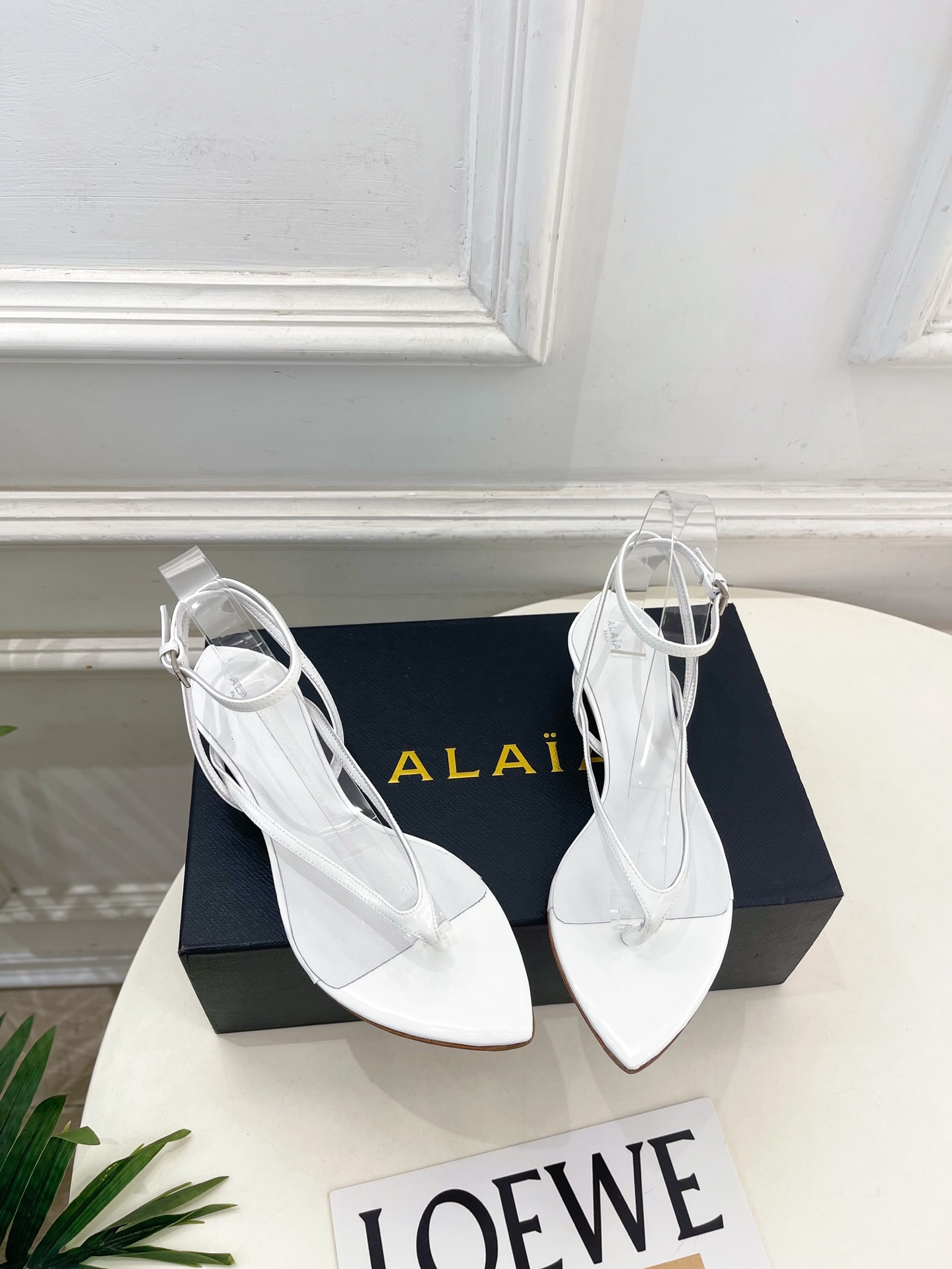 ALAÏA 阿莱亚26𝐬𝐬 2026春夏新品 秀场同款 最新透明水晶坡跟夹脚凉鞋—————————Al ALAÏA 阿莱亚26𝐬𝐬 2026春夏新品 秀场同款 最新透明水晶坡跟夹脚凉鞋—————————Al