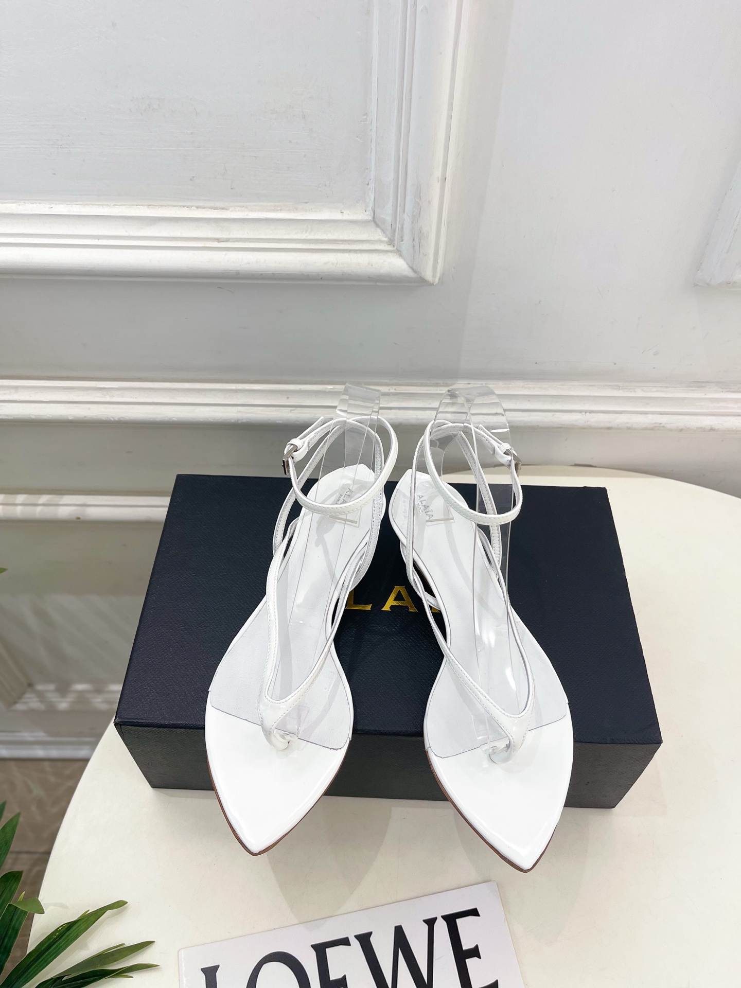 ALAÏA 阿莱亚26𝐬𝐬  2026春夏新品 秀场同款 最新透明水晶坡跟夹脚凉鞋—————————Al