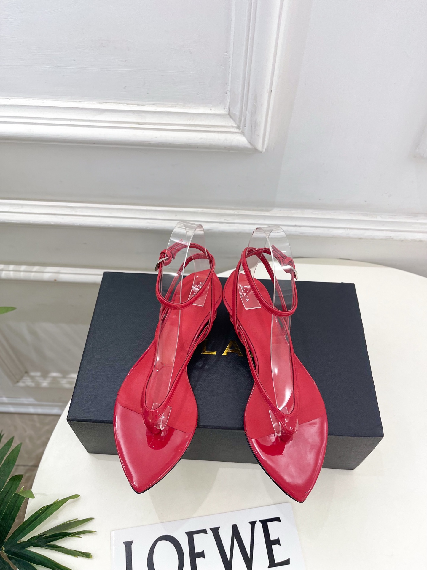 ALAÏA 阿莱亚26𝐬𝐬  2026春夏新品 秀场同款 最新透明水晶坡跟夹脚凉鞋—————————Al