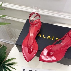 ALAÏA 阿莱亚26𝐬𝐬 2026春夏新品 秀场同款 最新透明水晶坡跟夹脚凉鞋—————————Al ALAÏA 阿莱亚26𝐬𝐬 2026春夏新品 秀场同款 最新透明水晶坡跟夹脚凉鞋—————————Al