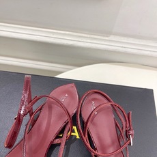 ALAÏA 阿莱亚26𝐬𝐬 2026春夏新品 秀场同款 最新透明水晶坡跟夹脚凉鞋—————————Al ALAÏA 阿莱亚26𝐬𝐬 2026春夏新品 秀场同款 最新透明水晶坡跟夹脚凉鞋—————————Al