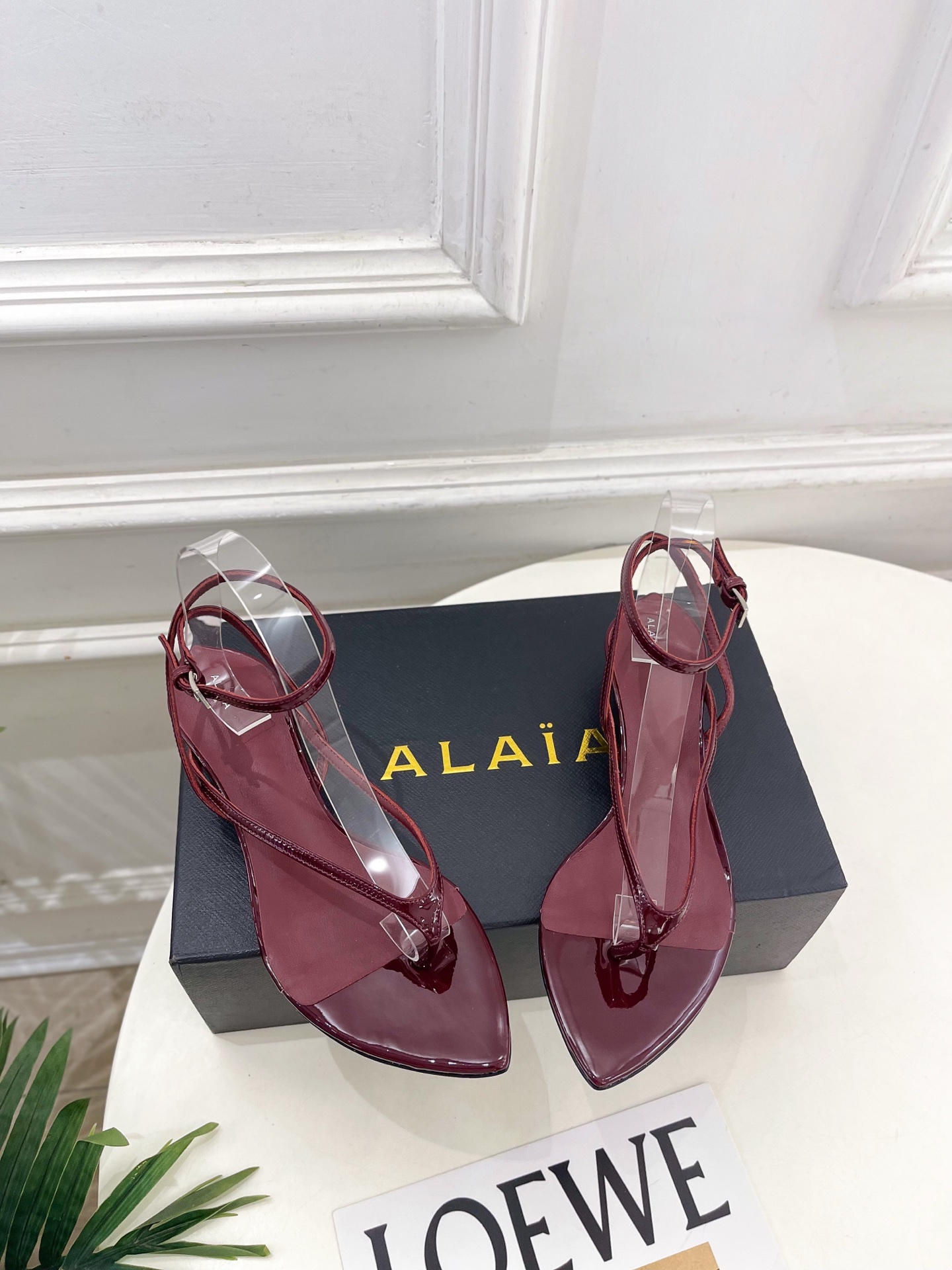 ALAÏA 阿莱亚26𝐬𝐬 2026春夏新品 秀场同款 最新透明水晶坡跟夹脚凉鞋—————————Al ALAÏA 阿莱亚26𝐬𝐬 2026春夏新品 秀场同款 最新透明水晶坡跟夹脚凉鞋—————————Al