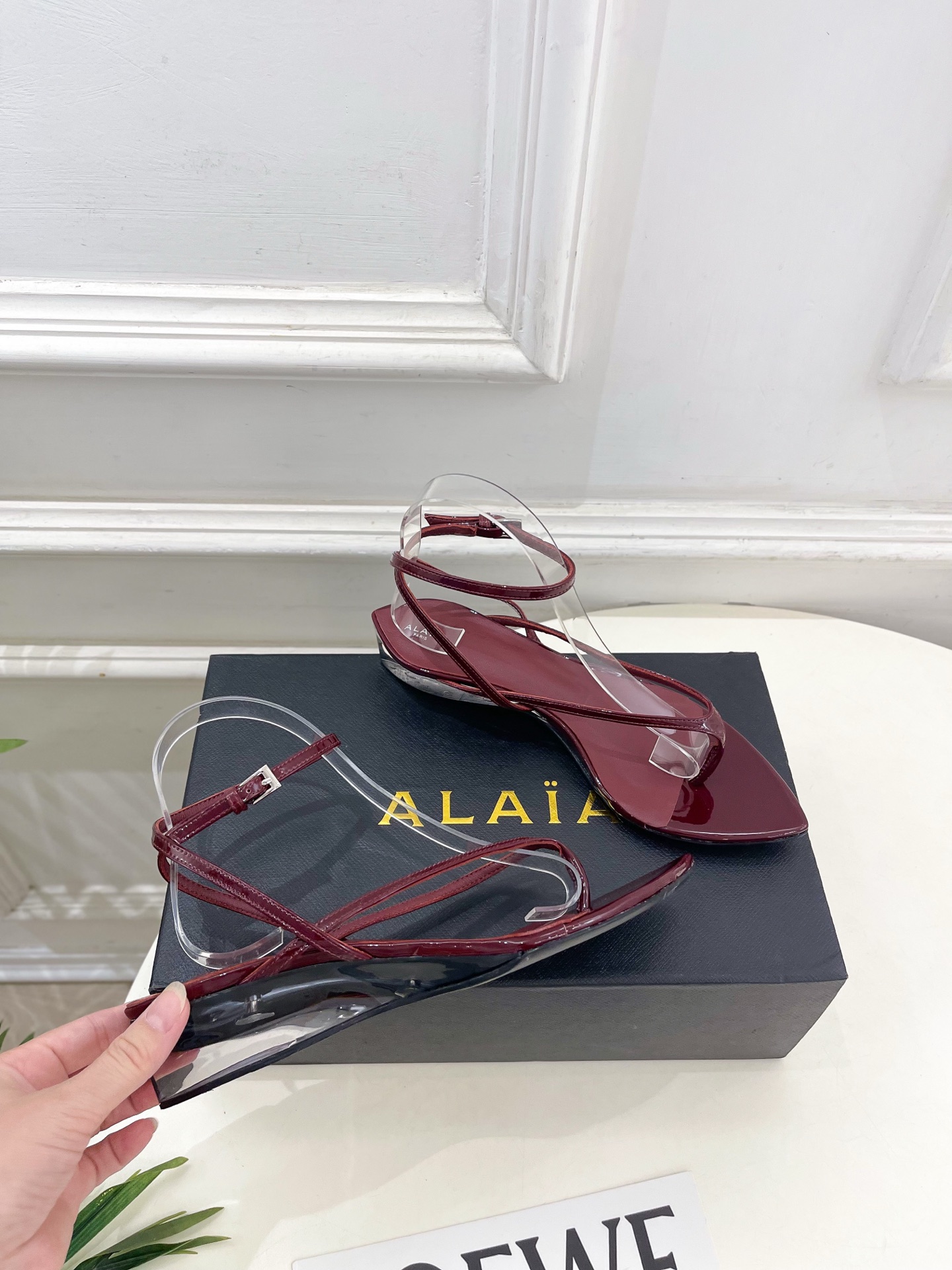 ALAÏA 阿莱亚26𝐬𝐬 2026春夏新品 秀场同款 最新透明水晶坡跟夹脚凉鞋—————————Al ALAÏA 阿莱亚26𝐬𝐬 2026春夏新品 秀场同款 最新透明水晶坡跟夹脚凉鞋—————————Al