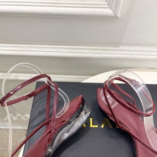 ALAÏA 阿莱亚26𝐬𝐬 2026春夏新品 秀场同款 最新透明水晶坡跟夹脚凉鞋—————————Al ALAÏA 阿莱亚26𝐬𝐬 2026春夏新品 秀场同款 最新透明水晶坡跟夹脚凉鞋—————————Al