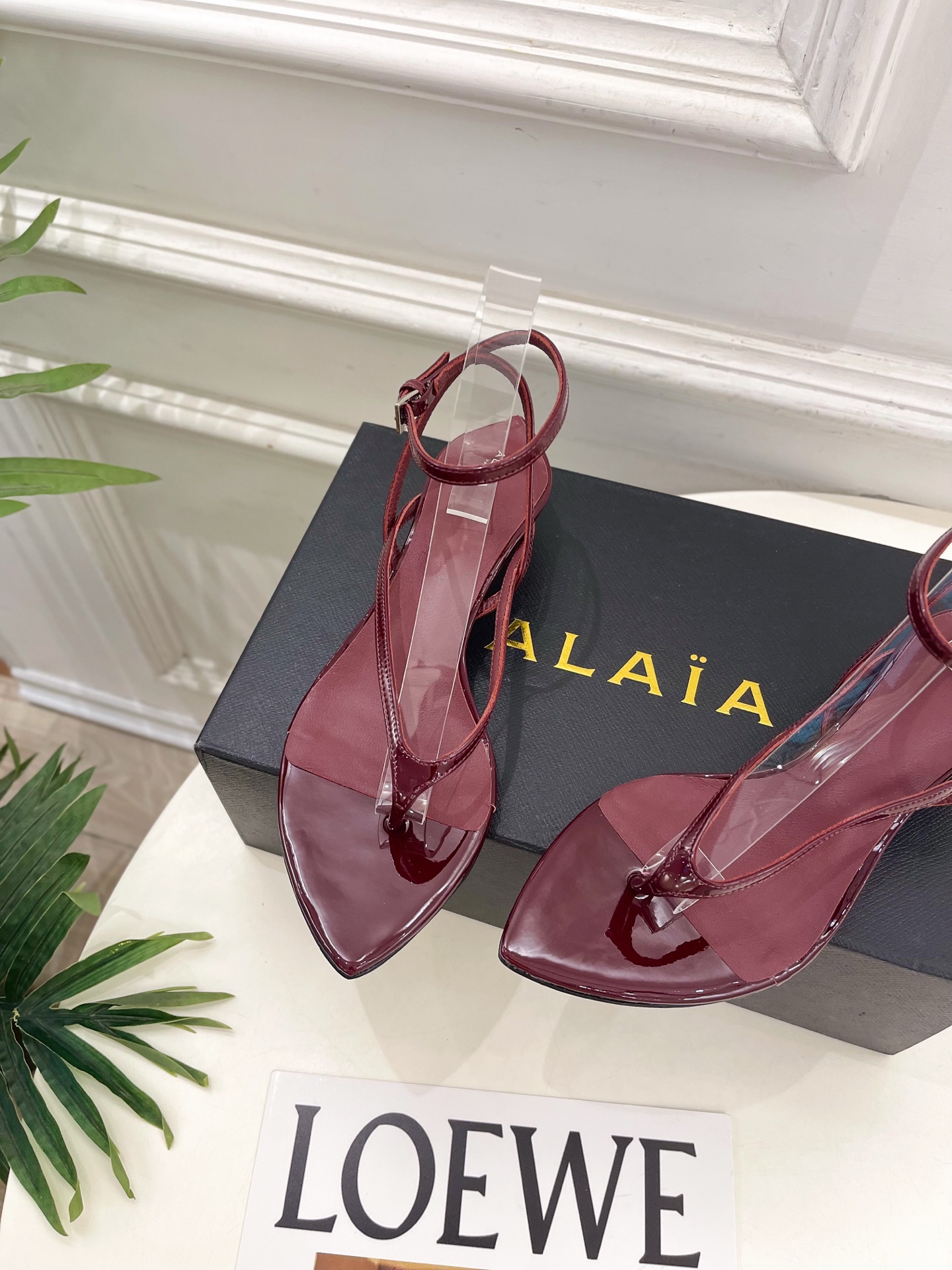 ALAÏA 阿莱亚26𝐬𝐬 2026春夏新品 秀场同款 最新透明水晶坡跟夹脚凉鞋—————————Al ALAÏA 阿莱亚26𝐬𝐬 2026春夏新品 秀场同款 最新透明水晶坡跟夹脚凉鞋—————————Al