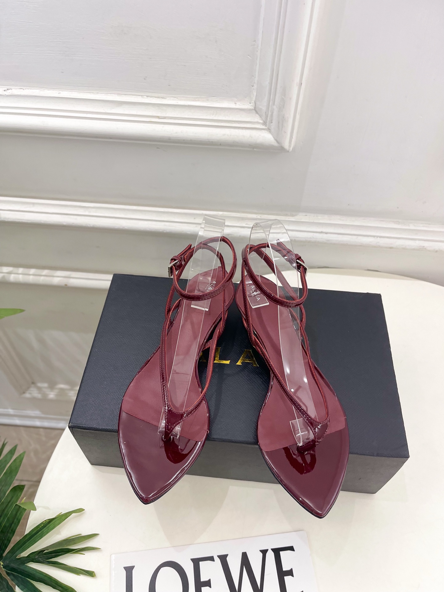 ALAÏA 阿莱亚26𝐬𝐬  2026春夏新品 秀场同款 最新透明水晶坡跟夹脚凉鞋—————————Al