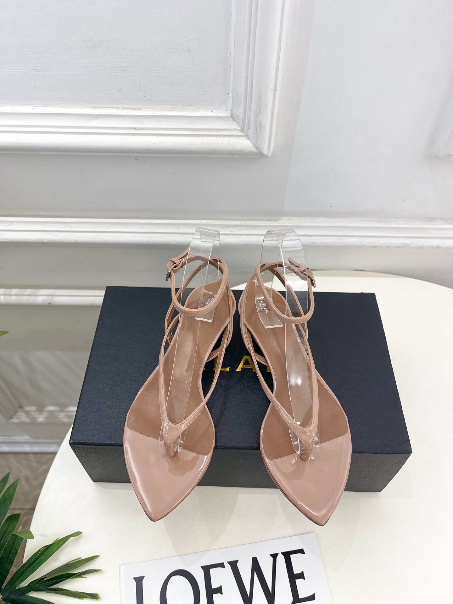 ALAÏA 阿莱亚26𝐬𝐬  2026春夏新品 秀场同款 最新透明水晶坡跟夹脚凉鞋—————————Al