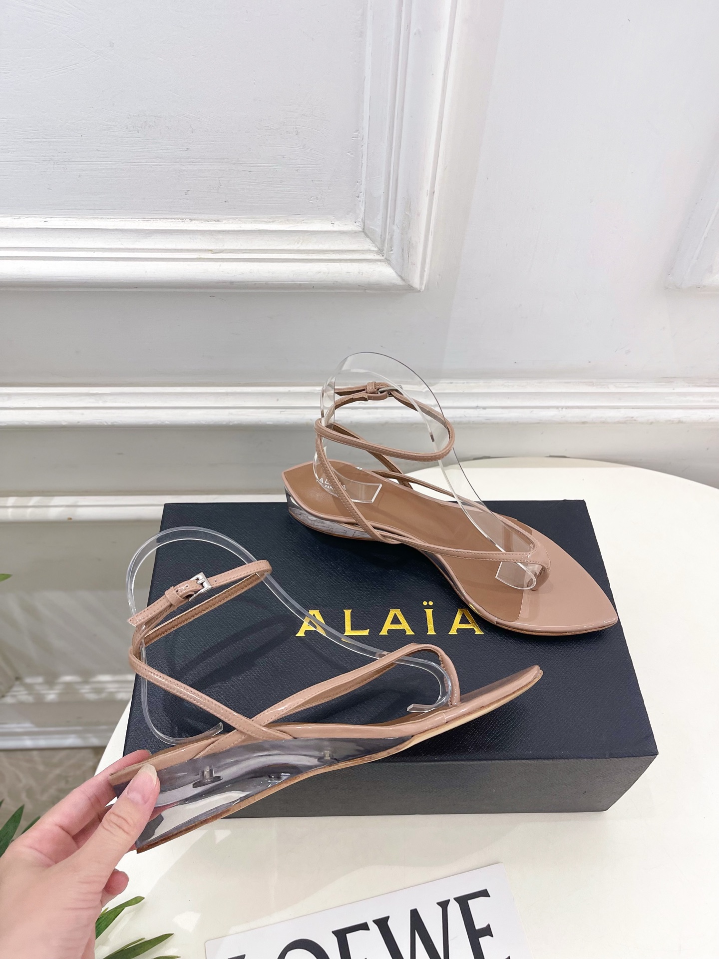 ALAÏA 阿莱亚26𝐬𝐬 2026春夏新品 秀场同款 最新透明水晶坡跟夹脚凉鞋—————————Al ALAÏA 阿莱亚26𝐬𝐬 2026春夏新品 秀场同款 最新透明水晶坡跟夹脚凉鞋—————————Al