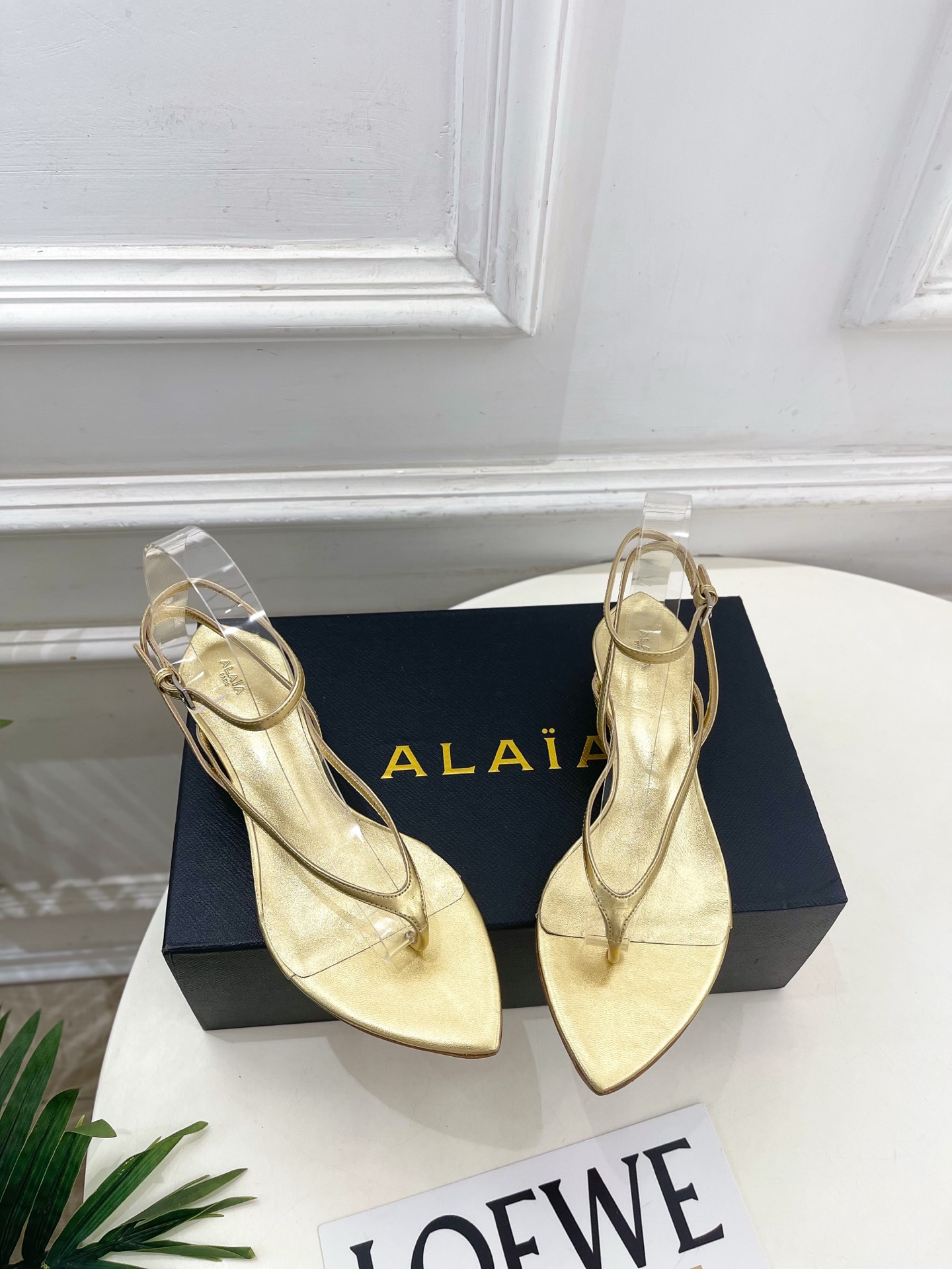 ALAÏA 阿莱亚26𝐬𝐬 2026春夏新品 秀场同款 最新透明水晶坡跟夹脚凉鞋—————————Al ALAÏA 阿莱亚26𝐬𝐬 2026春夏新品 秀场同款 最新透明水晶坡跟夹脚凉鞋—————————Al