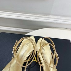 ALAÏA 阿莱亚26𝐬𝐬 2026春夏新品 秀场同款 最新透明水晶坡跟夹脚凉鞋—————————Al ALAÏA 阿莱亚26𝐬𝐬 2026春夏新品 秀场同款 最新透明水晶坡跟夹脚凉鞋—————————Al