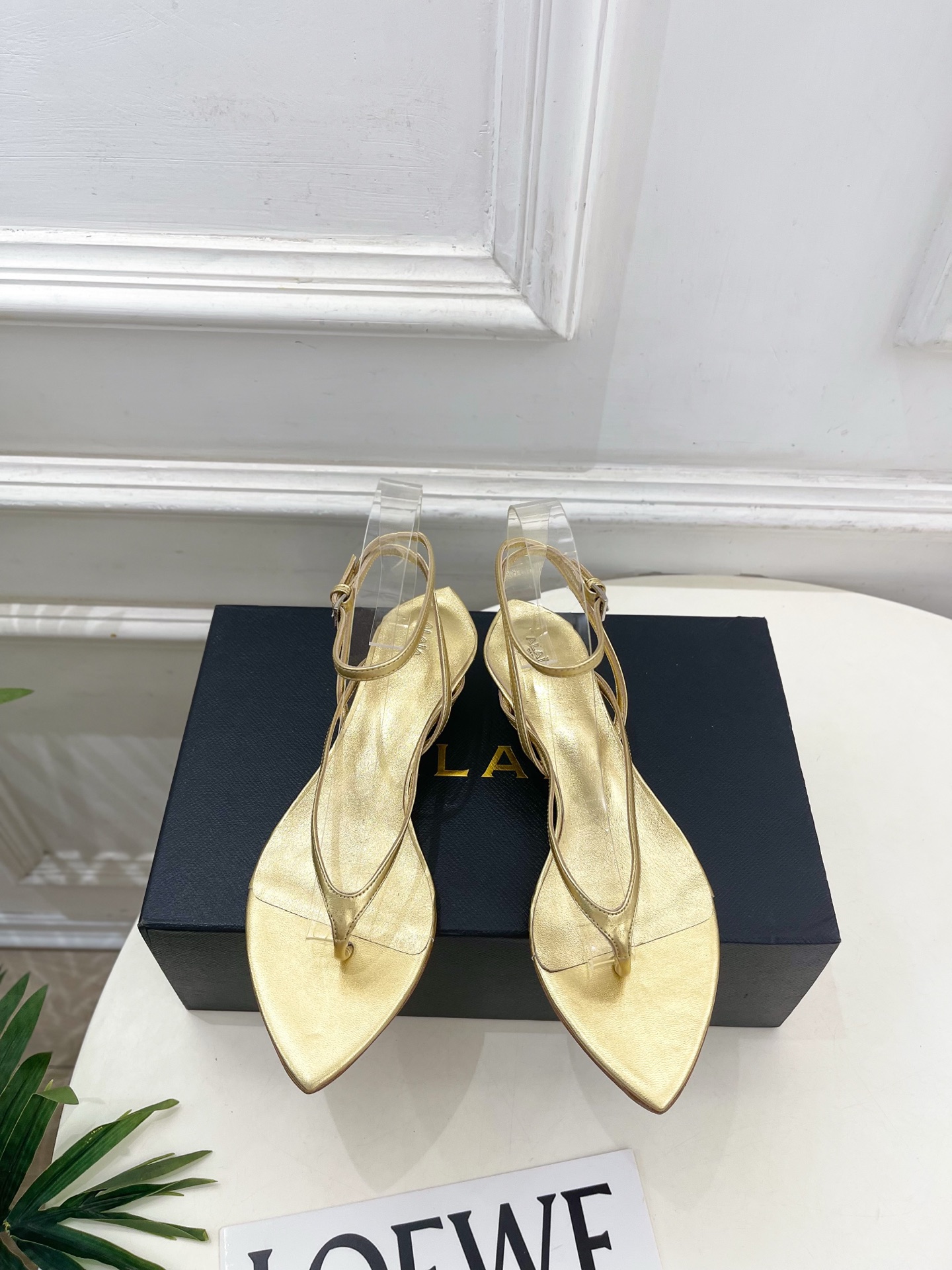 ALAÏA 阿莱亚26𝐬𝐬  2026春夏新品 秀场同款 最新透明水晶坡跟夹脚凉鞋—————————Al