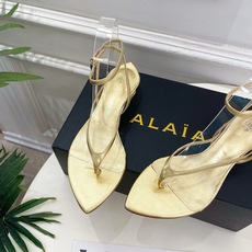 ALAÏA 阿莱亚26𝐬𝐬 2026春夏新品 秀场同款 最新透明水晶坡跟夹脚凉鞋—————————Al ALAÏA 阿莱亚26𝐬𝐬 2026春夏新品 秀场同款 最新透明水晶坡跟夹脚凉鞋—————————Al
