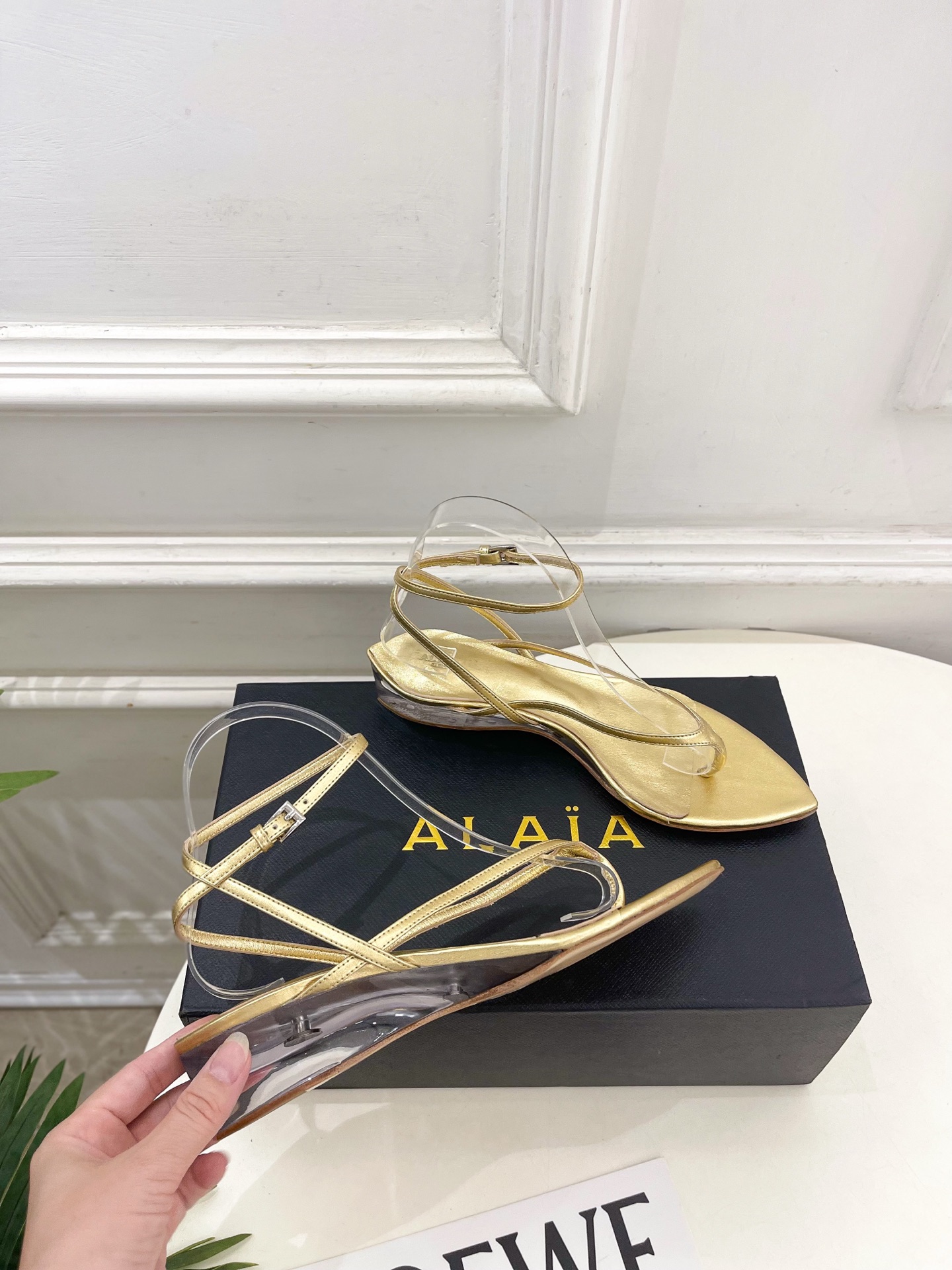 ALAÏA 阿莱亚26𝐬𝐬 2026春夏新品 秀场同款 最新透明水晶坡跟夹脚凉鞋—————————Al ALAÏA 阿莱亚26𝐬𝐬 2026春夏新品 秀场同款 最新透明水晶坡跟夹脚凉鞋—————————Al