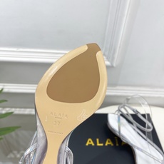 ALAÏA 阿莱亚26𝐬𝐬 2026春夏新品 秀场同款 最新透明水晶坡跟夹脚凉鞋—————————Al ALAÏA 阿莱亚26𝐬𝐬 2026春夏新品 秀场同款 最新透明水晶坡跟夹脚凉鞋—————————Al