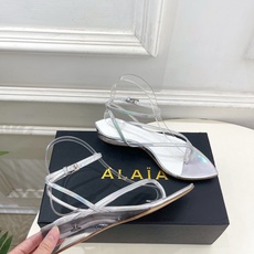 ALAÏA 阿莱亚26𝐬𝐬 2026春夏新品 秀场同款 最新透明水晶坡跟夹脚凉鞋—————————Al ALAÏA 阿莱亚26𝐬𝐬 2026春夏新品 秀场同款 最新透明水晶坡跟夹脚凉鞋—————————Al
