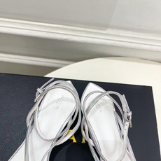ALAÏA 阿莱亚26𝐬𝐬 2026春夏新品 秀场同款 最新透明水晶坡跟夹脚凉鞋—————————Al ALAÏA 阿莱亚26𝐬𝐬 2026春夏新品 秀场同款 最新透明水晶坡跟夹脚凉鞋—————————Al