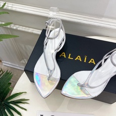 ALAÏA 阿莱亚26𝐬𝐬 2026春夏新品 秀场同款 最新透明水晶坡跟夹脚凉鞋—————————Al ALAÏA 阿莱亚26𝐬𝐬 2026春夏新品 秀场同款 最新透明水晶坡跟夹脚凉鞋—————————Al