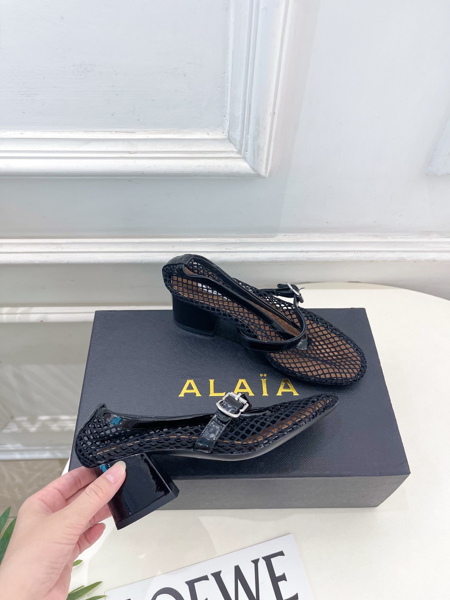 ALAÏA 阿莱亚26𝐬𝐬  2026春夏新品 秀场同款 渔网镂空粗跟玛丽珍鞋—————————Alaï
