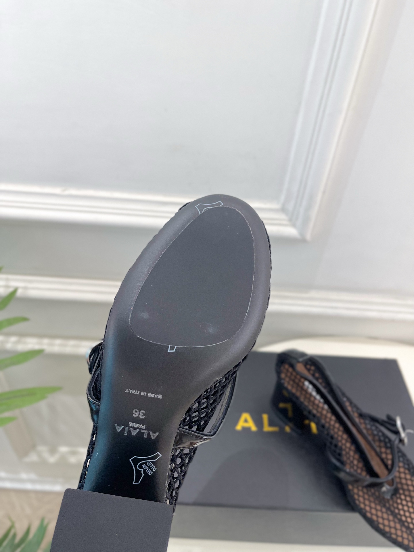 ALAÏA 阿莱亚26𝐬𝐬  2026春夏新品 秀场同款 渔网镂空粗跟玛丽珍鞋—————————Alaï