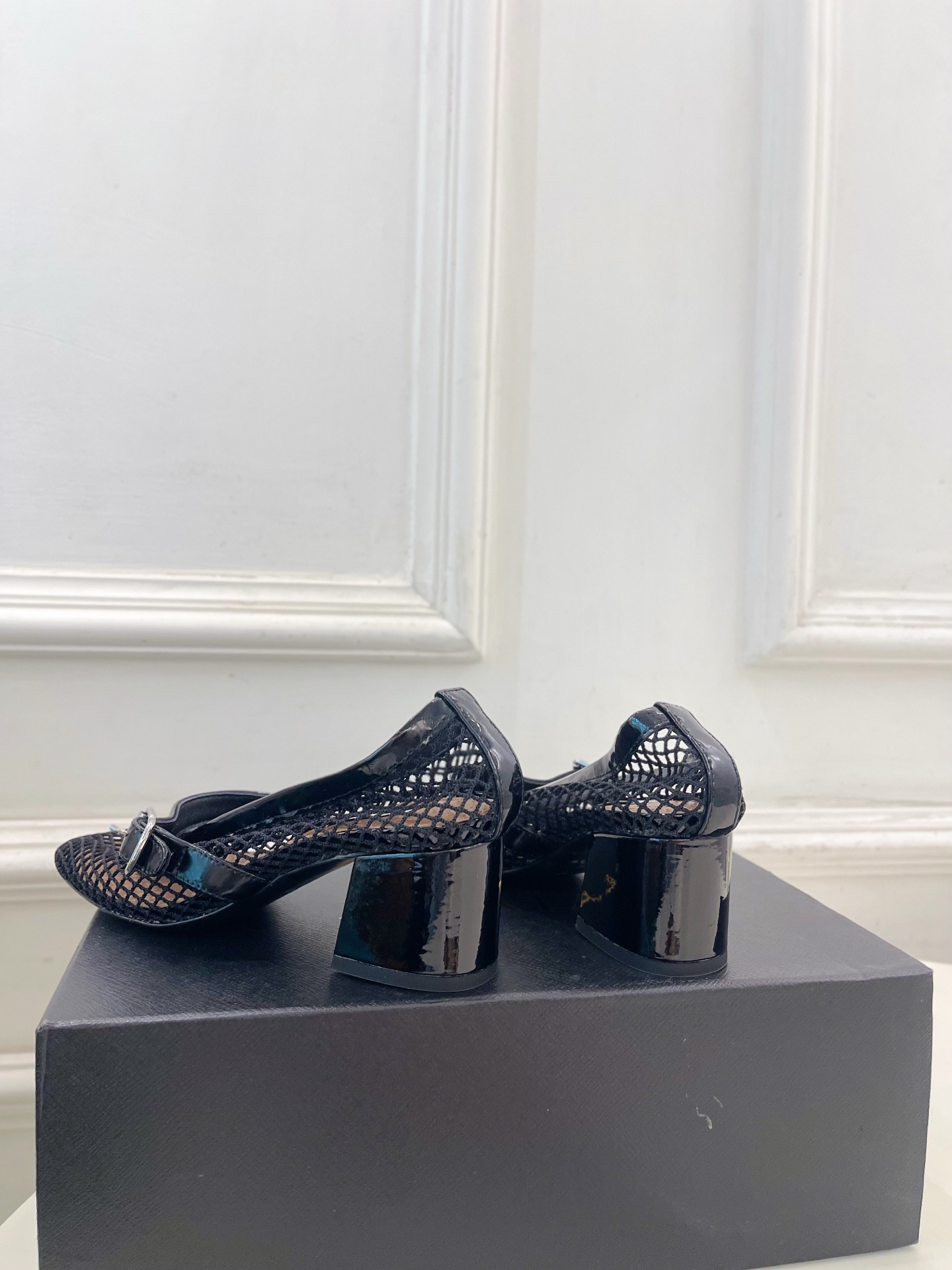 ALAÏA 阿莱亚26𝐬𝐬  2026春夏新品 秀场同款 渔网镂空粗跟玛丽珍鞋—————————Alaï