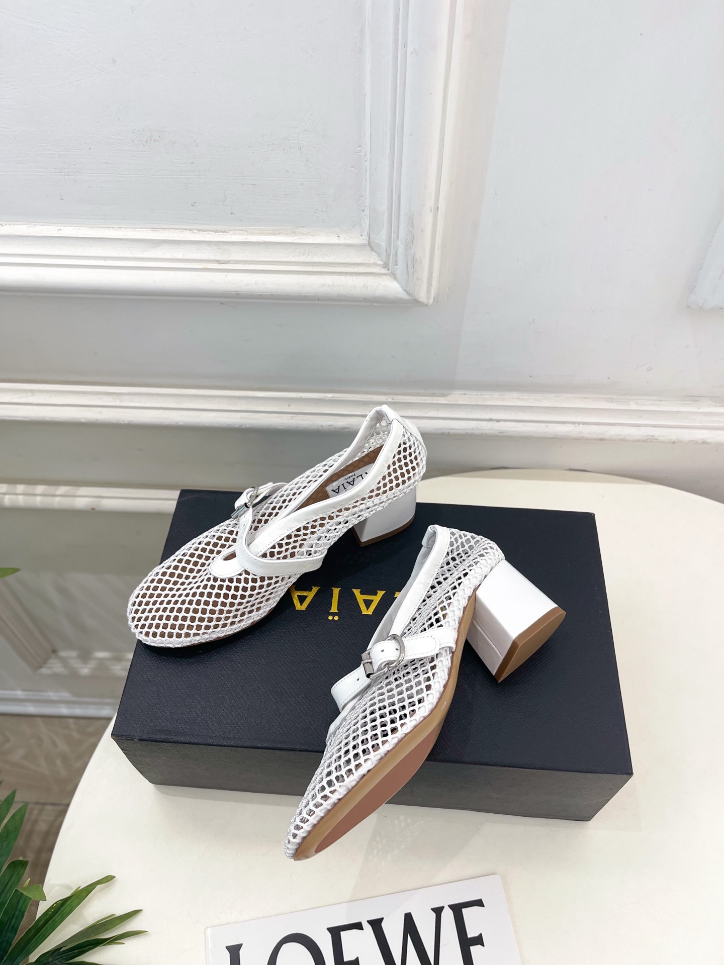 ALAÏA 阿莱亚26𝐬𝐬 2026春夏新品 秀场同款 渔网镂空粗跟玛丽珍鞋—————————Alaï ALAÏA 阿莱亚26𝐬𝐬 2026春夏新品 秀场同款 渔网镂空粗跟玛丽珍鞋—————————Alaï