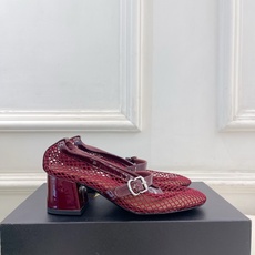 ALAÏA 阿莱亚26𝐬𝐬 2026春夏新品 秀场同款 渔网镂空粗跟玛丽珍鞋—————————Alaï ALAÏA 阿莱亚26𝐬𝐬 2026春夏新品 秀场同款 渔网镂空粗跟玛丽珍鞋—————————Alaï